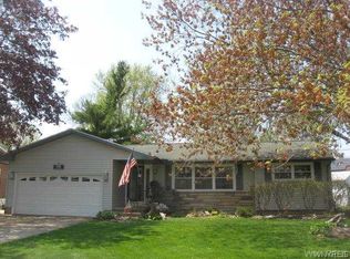 5536 Juno Dr, Lake View, NY 14085