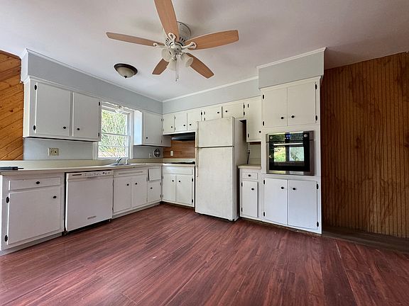 3rd image of 1 Linden Pl #2