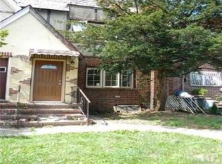 11634 Lovingham Pl, Saint Albans, NY 11412