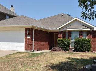 8305 Bowspirit Ln, Hurst, TX 76053