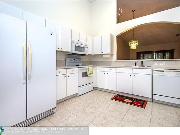 4th image of 8498 Logia Cir #8498