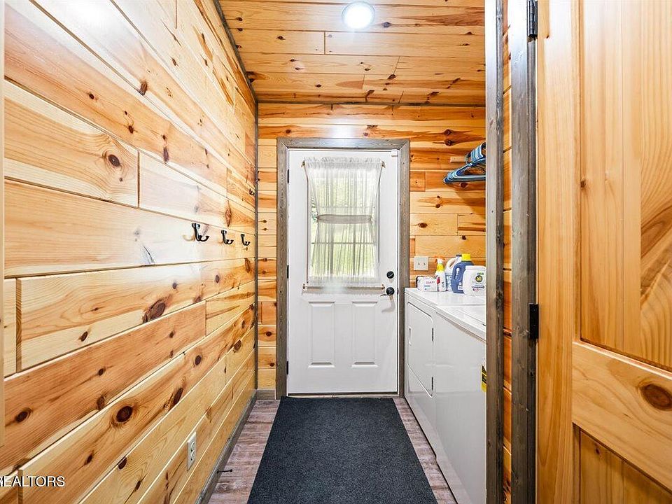 24th image of 542 Whitman Hollow Rd