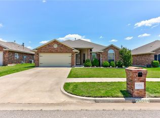 3904 Notting Hill Dr, Moore, OK 73160
