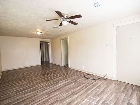 4th image of 910 Bonner St