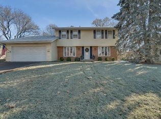 311 Greenfield Cir, Geneva, IL 60134