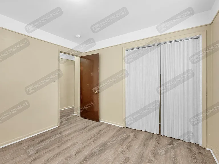 16705 Greenfield Rd #6 — Photo 5