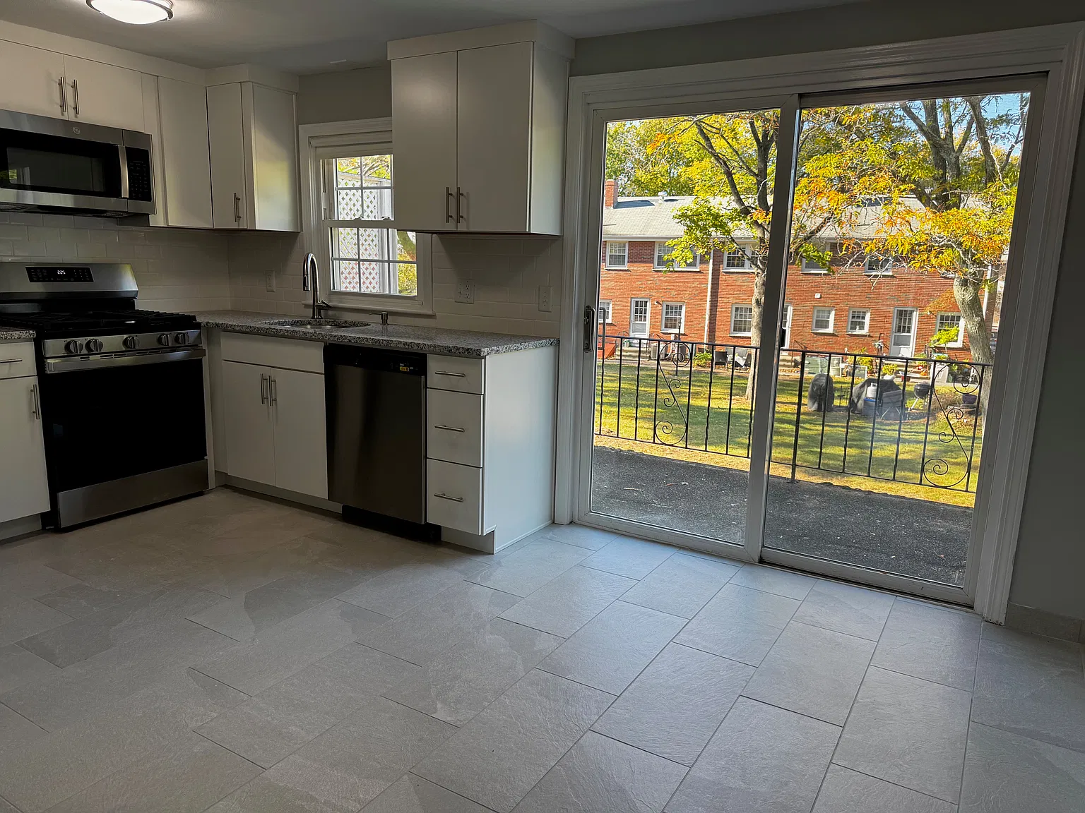 2 bed, 1.5 bath, 1200 sqft, $3,450 — Photo 2