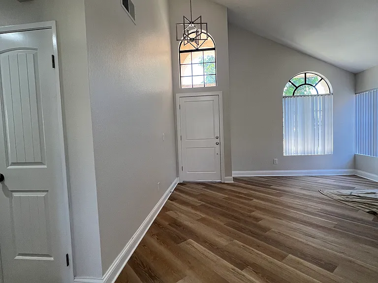 737 Ashbrook Dr — Photo 6
