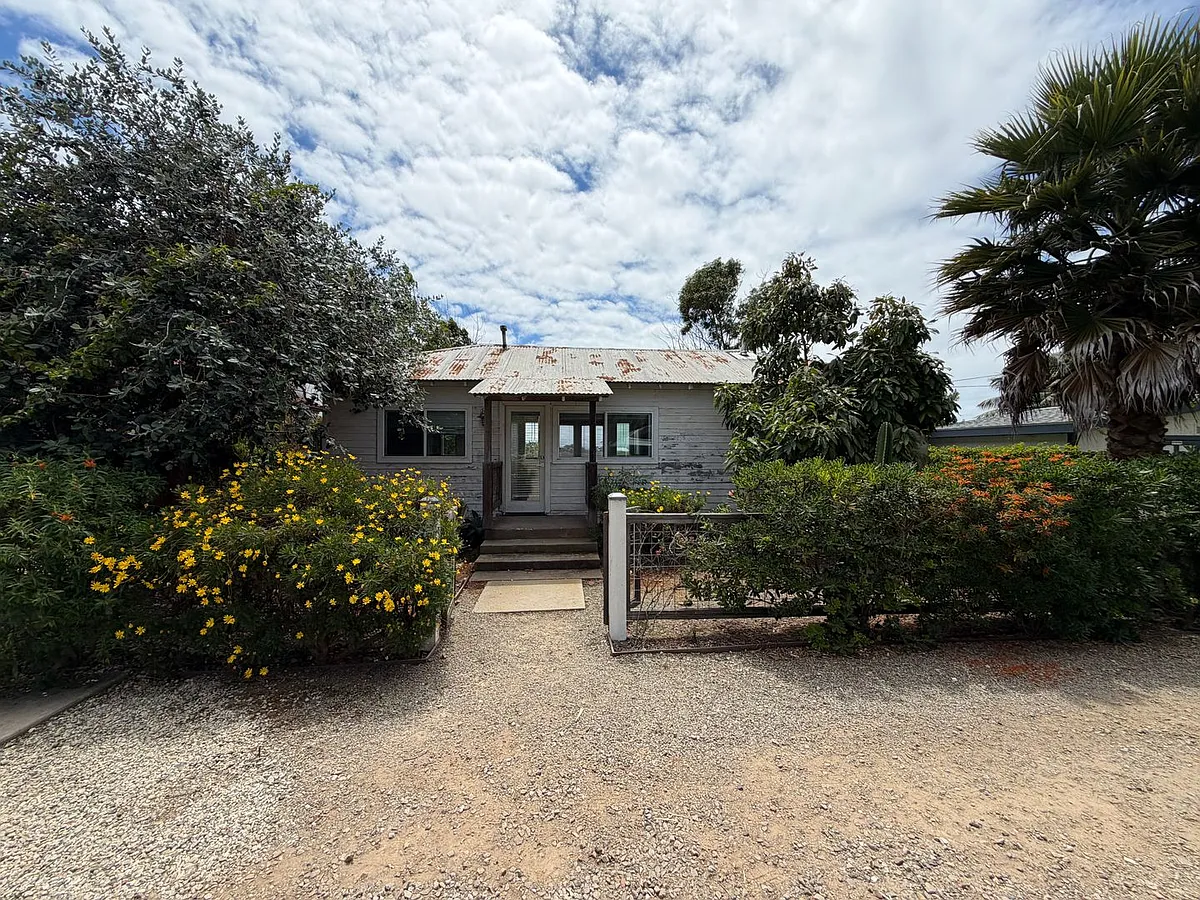 Building Photo - 4253 Carpinteria Ave #B