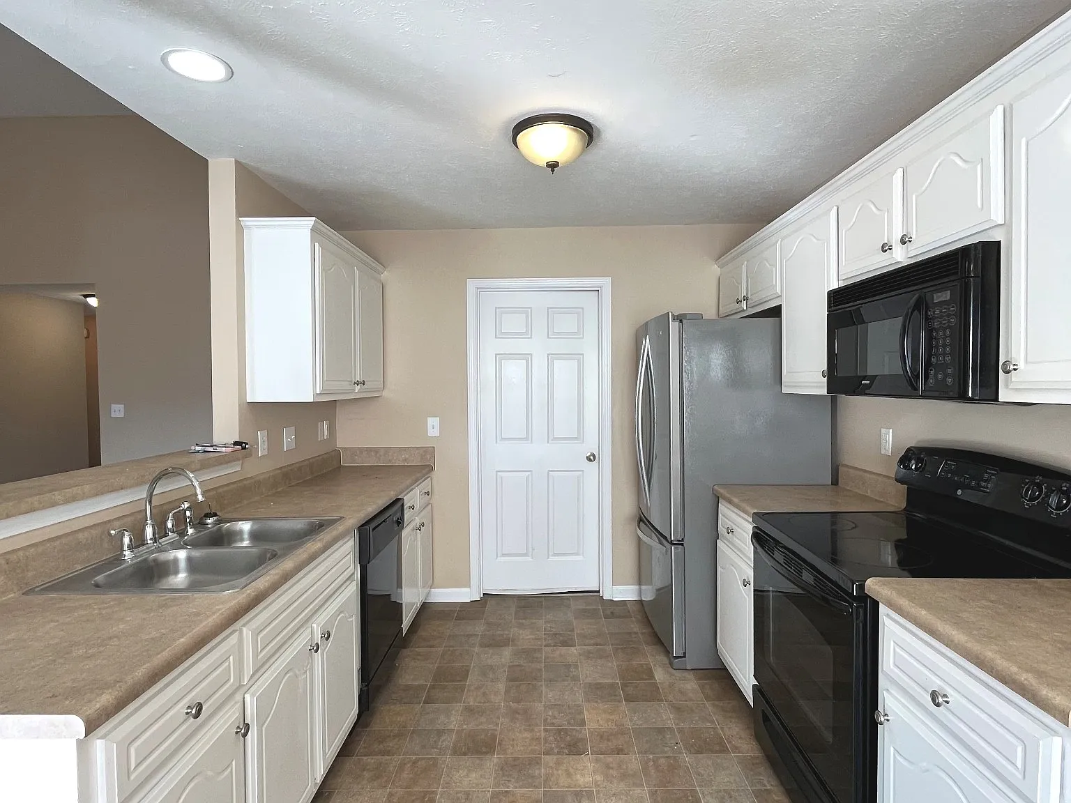 3 bed, 1230 sqft, $1,500 — Photo 4