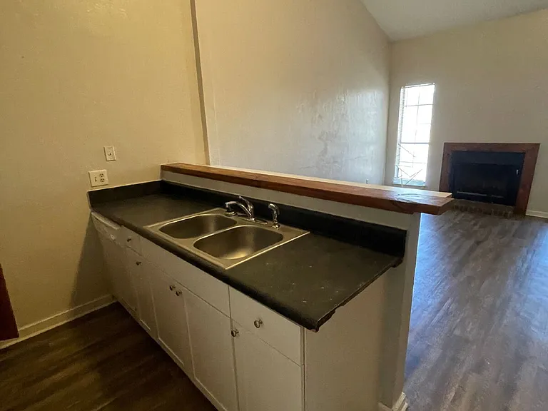 1213 Chee Ln — Photo 6