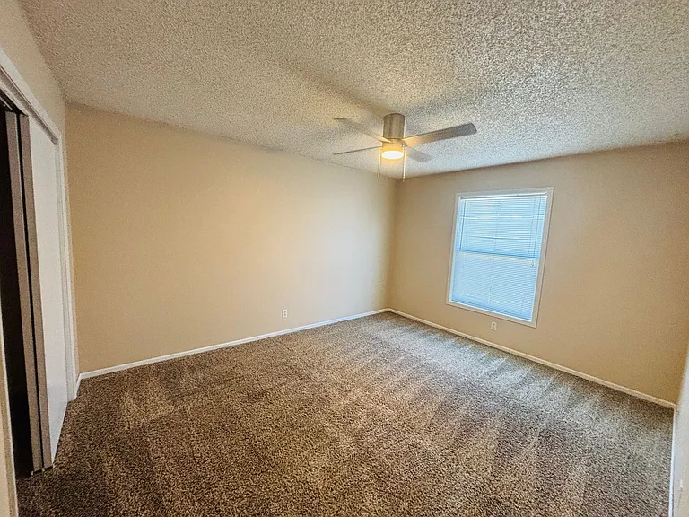 6720-6732 W Par Ln — Photo 5