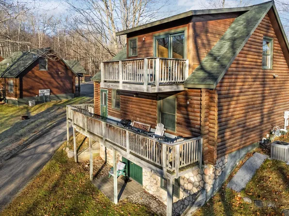 2467 Beaver Creek Dr, Gaylord, MI 49735