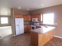 3rd image of 609 N Daisy Ave