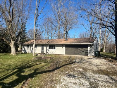 38494 E River Rd, Elyria, OH, 44035