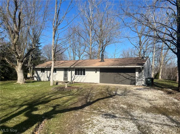 38494 E River Rd, Elyria, OH 44035