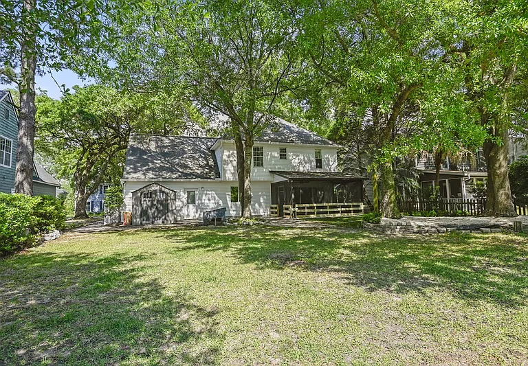 1382 Center Lake Dr — Photo 7