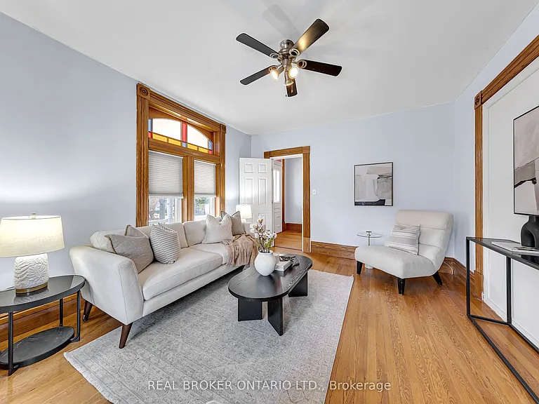 52 1/2 Victoria Ave N #MAIN — Photo 9