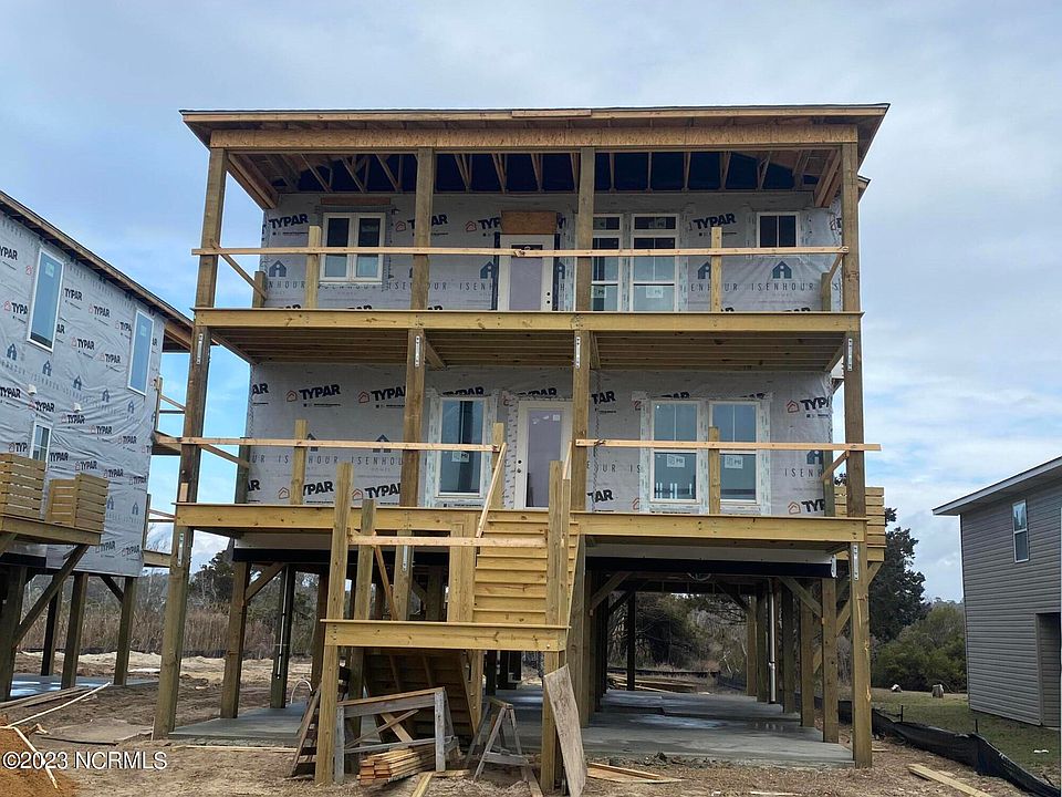 1st image of 614 E Dolphin Drive