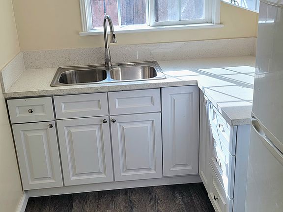 2nd image of 8130 1/2 Seville Ave
