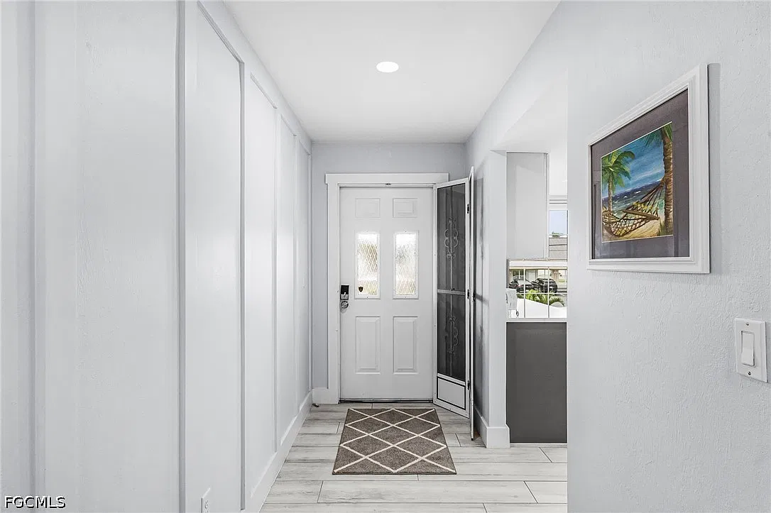 3 bed, 2.0 bath, 1465 sqft, $4,500 — Photo 2