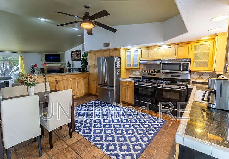 3565 N Manor Rd — Photo 4