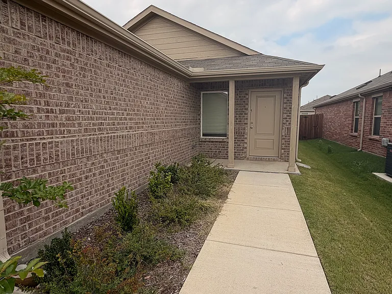4171 Silverstein St — Photo 2