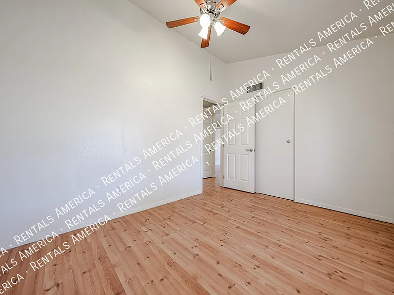 2834 E Isabella Ave — Photo 19