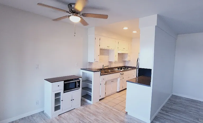 913 E Grand Ave #6 — Photo 5