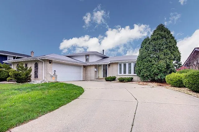 16501 Kimbark Ave photo 1