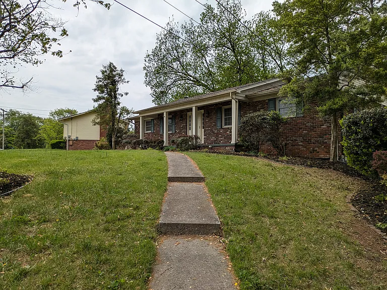 905 Parrish Rd — Photo 1