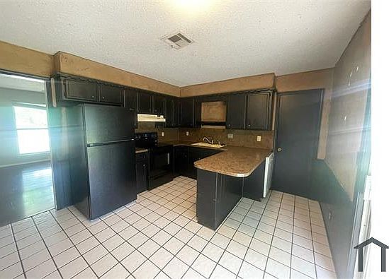 3rd image of 518 W Linden Dr