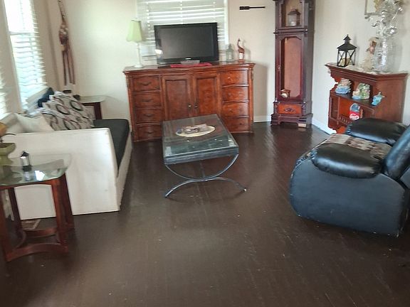 3rd image of 701 Yowell Ave