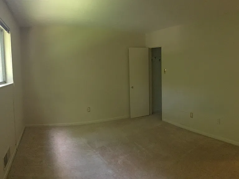 10512 Weymouth St #203 — Photo 5