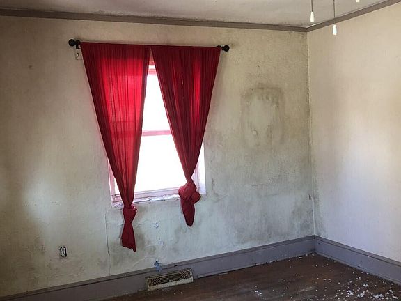 3rd image of 223 Mahan St