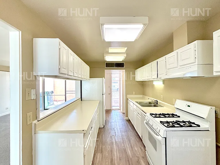 3925A Mercury Cir SE — Photo 4