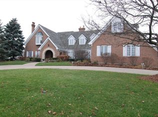 106 Midwest Club Pkwy, Oak Brook, IL 60523