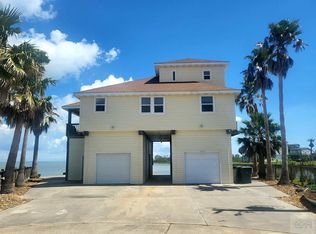 3722 Laguna Dr, Galveston, TX 77554
