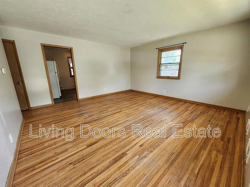 5 bed, 2.0 bath, 1924 sqft, $1,895 — Photo 4
