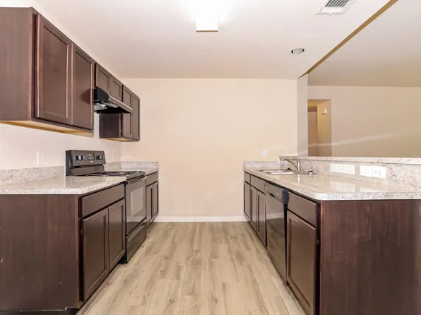 2097 Oakwood Forest Dr, Bryan, TX 77803