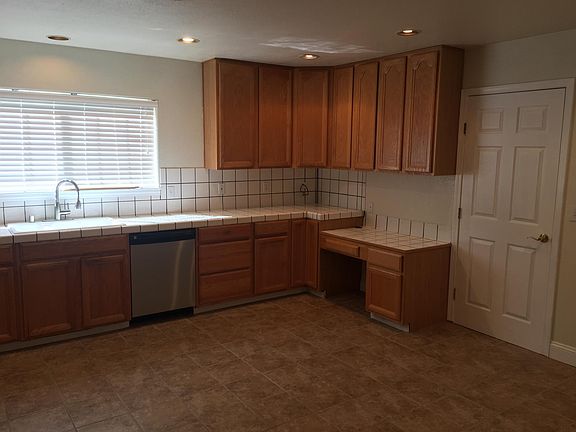 5th image of 1442 Sprucewood Dr