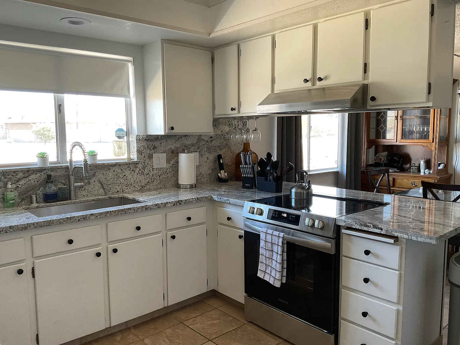 3 bed, 1924 sqft, $1,800 — Photo 2
