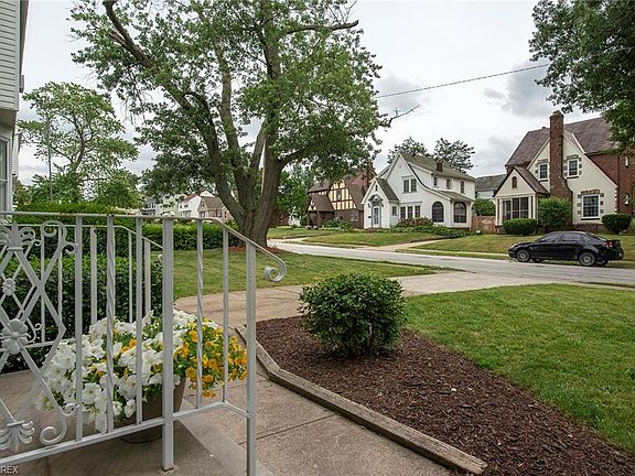 3rd image of 10717 Penfield Ave