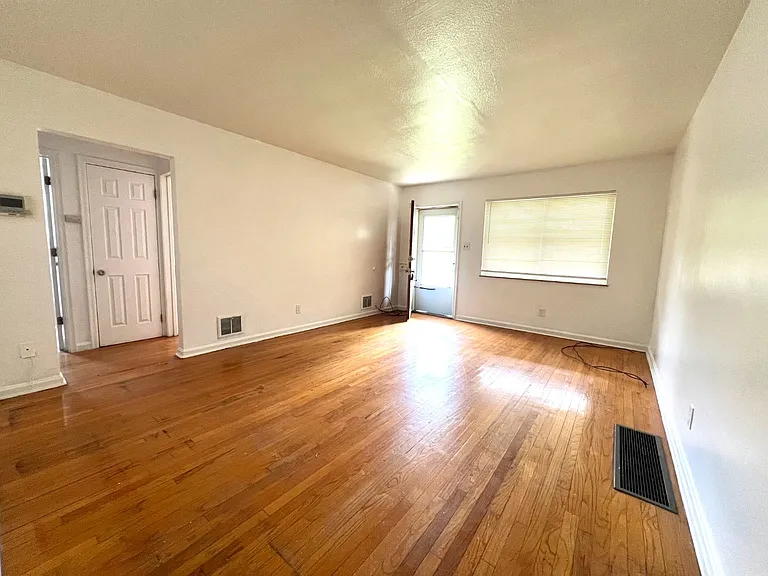 3119 Cavanaugh Ave — Photo 2
