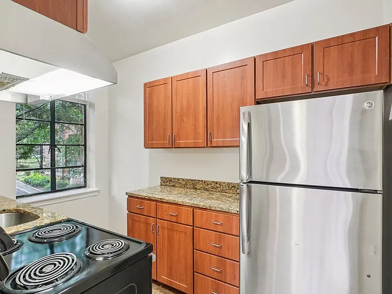 Cameron Court Apartments — Photo 64