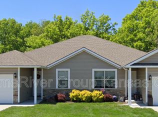 9404 N Robinhood Ave, Kansas City, MO 64154