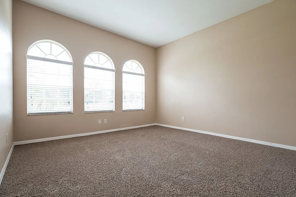 4 bed, 2.0 bath, 1910 sqft, $2,620 — Photo 4