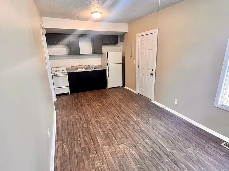 616-618 E Franklin Street — Photo 5