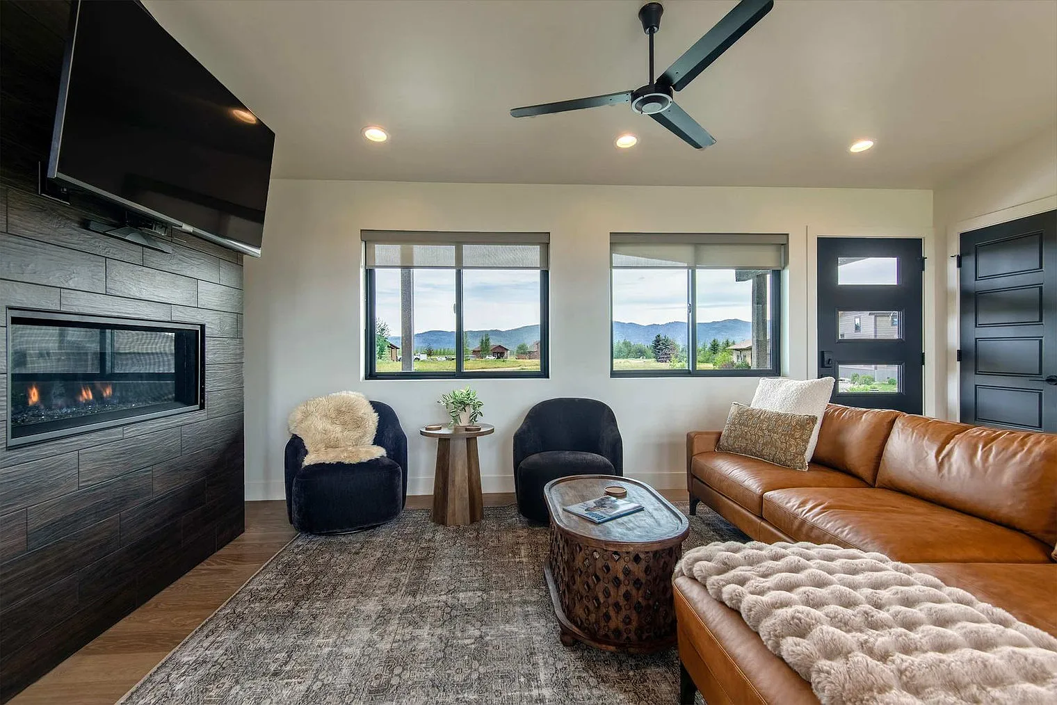 4 bed, 3.0 bath, 2680 sqft, $8,655 — Photo 3