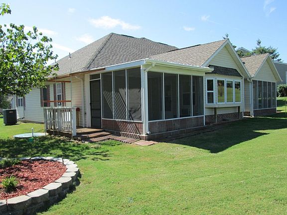 5th image of 275 Buckingham Dr